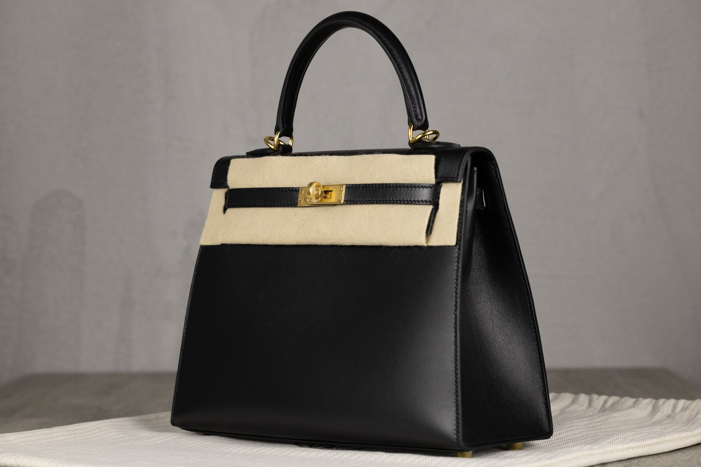 Hermès K25 Kelly II 25 Sellier Bag in Noir Box Calf Leather with Gold Hardware