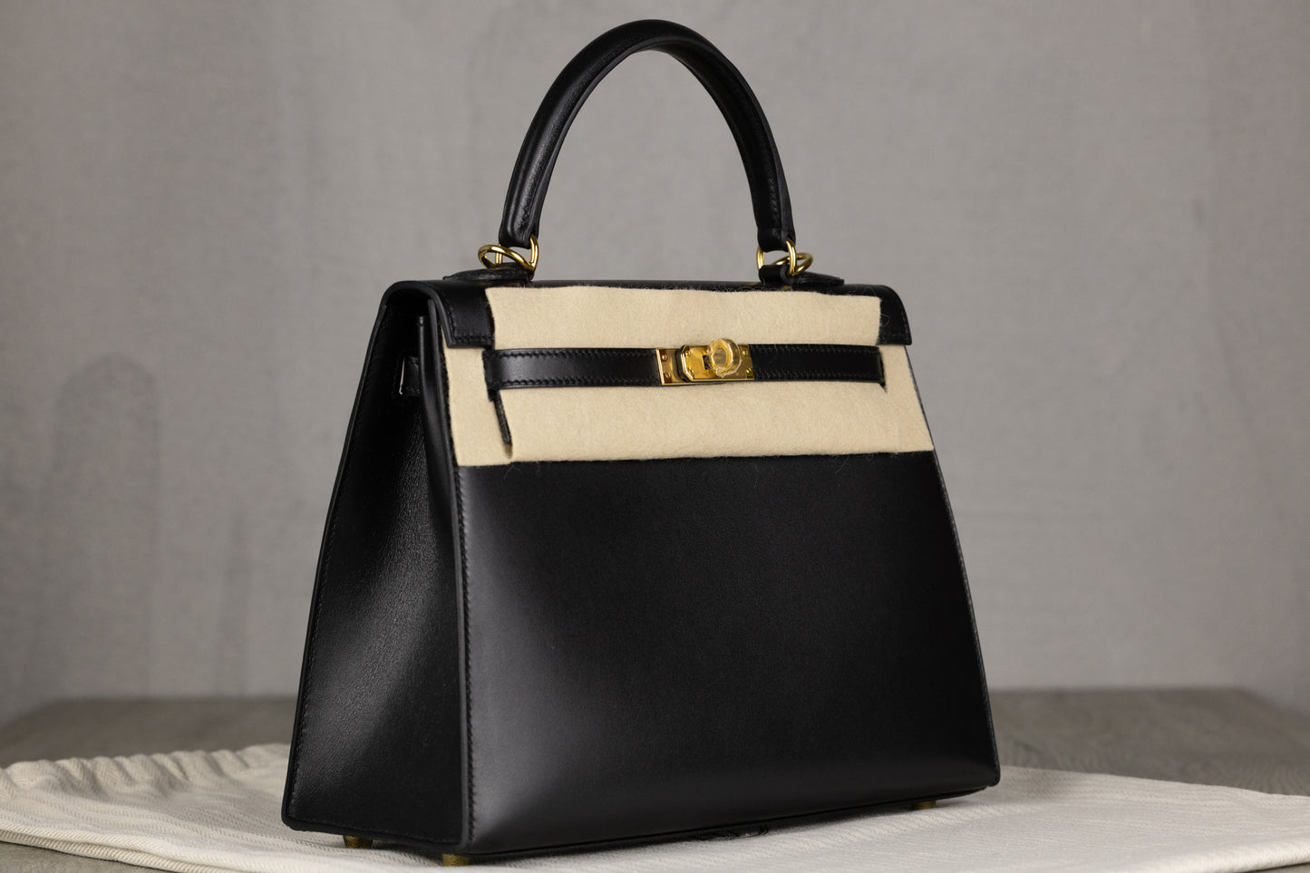 Hermès K25 Kelly II 25 Sellier Bag in Noir Box Calf Leather with Gold Hardware