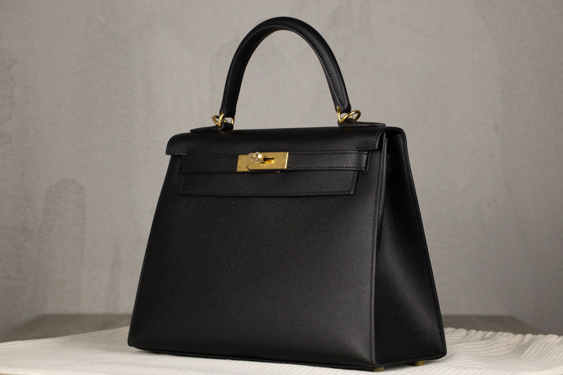 Hermès K28 Kelly II 28 Sellier Bag in Noir Epsom Leather with Gold Hardware Y Stamp