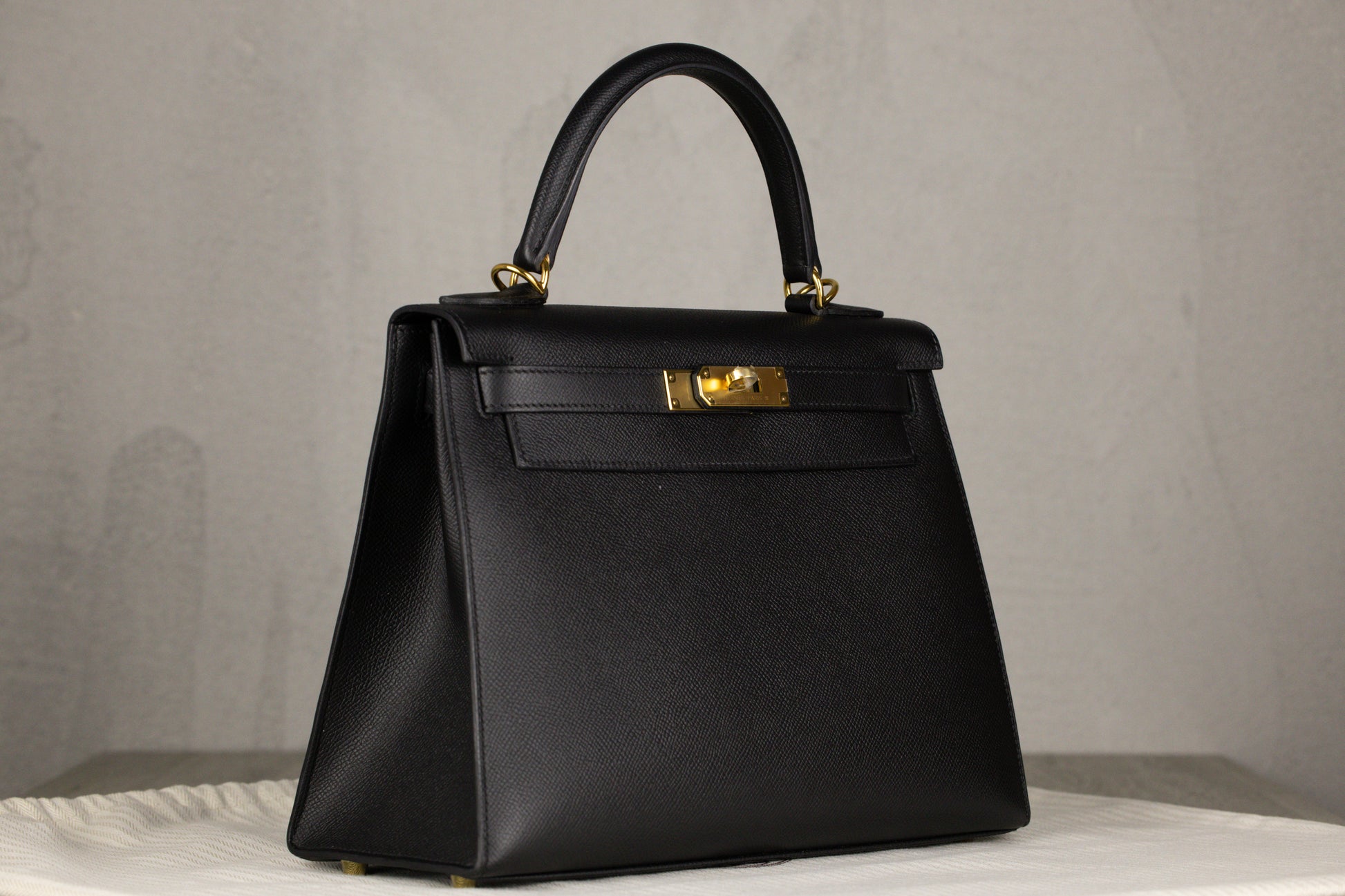 Hermès K28 Kelly II 28 Sellier Bag in Noir Epsom Leather with Gold Hardware Y Stamp